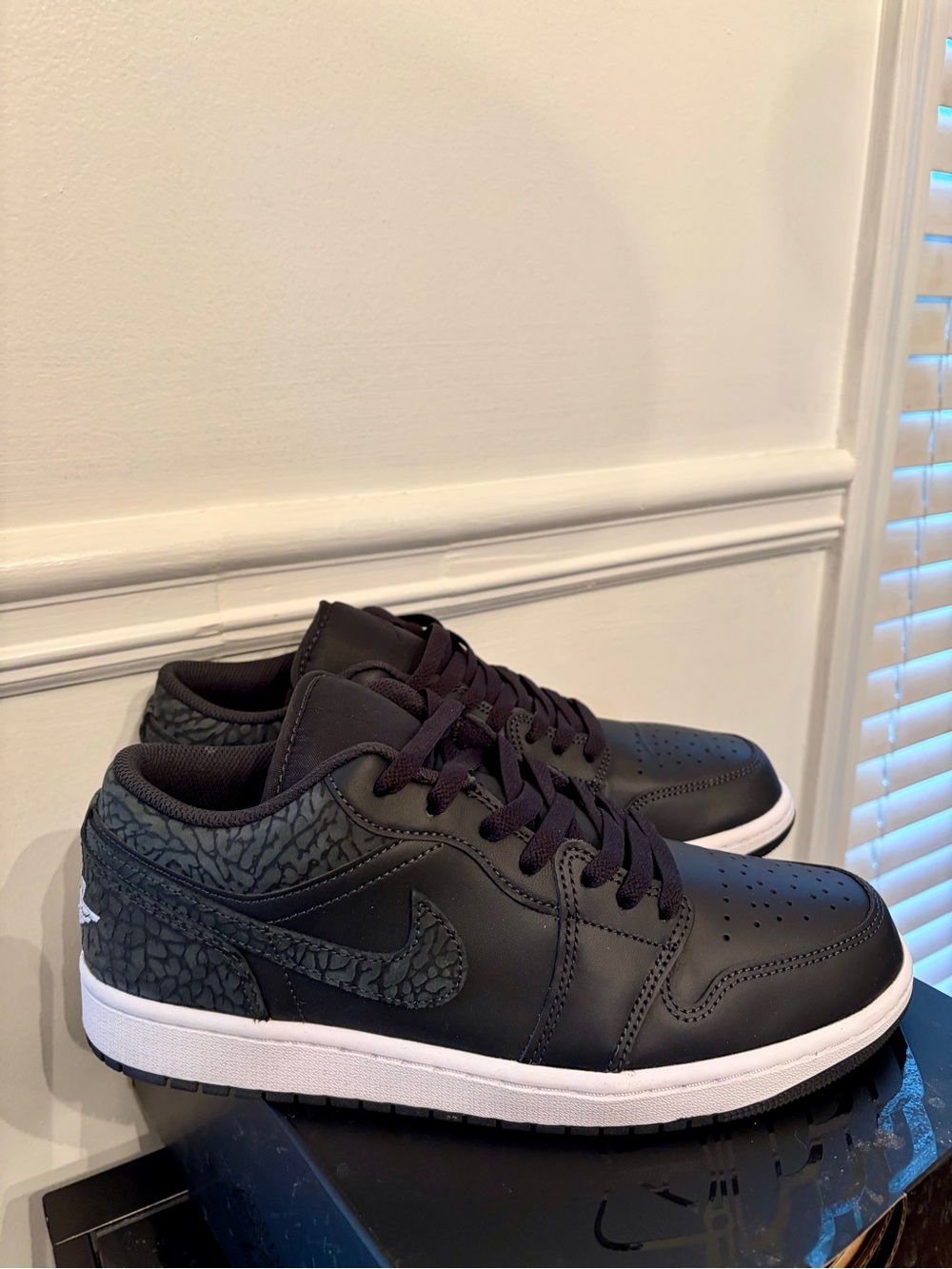 Nike Black and White Low-Top Sneakers with Subtle Elephant Print